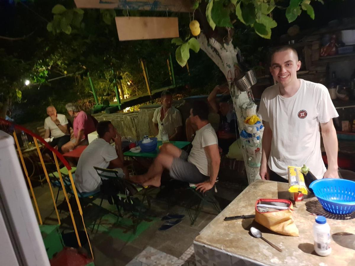 Lemon Tree House Hostel Batsi  Ngoại thất bức ảnh